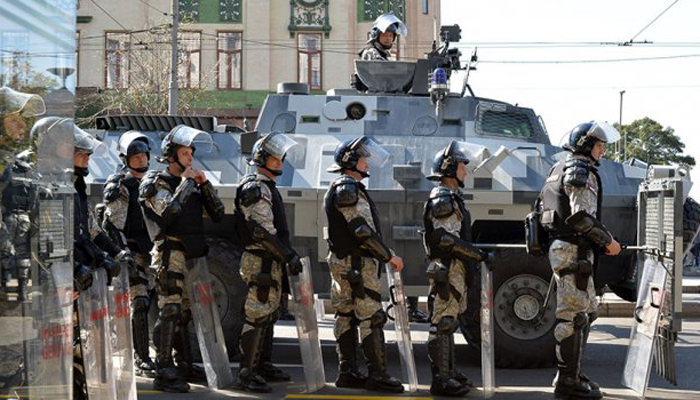 Zandarmerija_na_paradi_ponosa