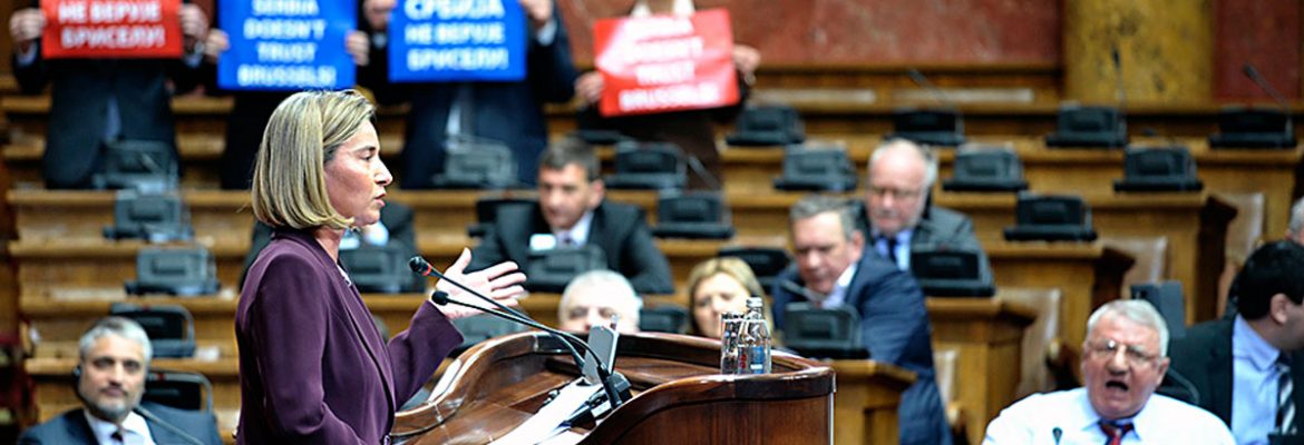 MOGERINI-KAO-KLOVN-U-BALKANSKOM-CIRKUSU