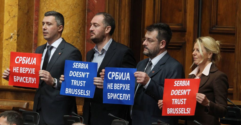 MOGERINI KAO KLOVN U BALKANSKOM CIRKUSU - Dveri